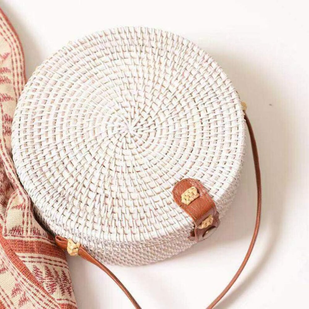 Handwoven Round Rattan Straw Bag for Women Shoulder Leather Button Straps Natura - Picture 2 of 6